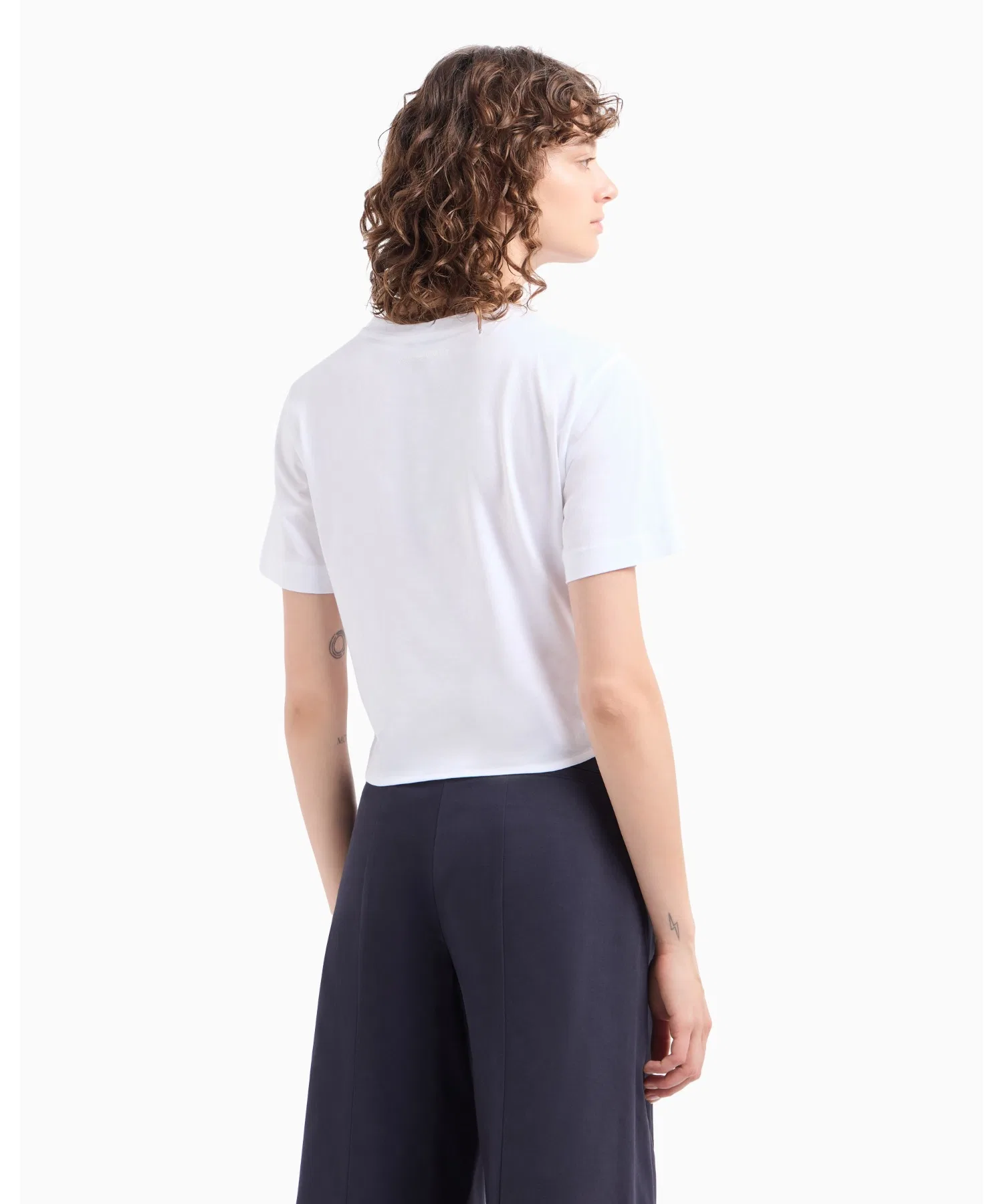 【Emporio Armani】Легкая трикотажная футболка с узлом — фото 4