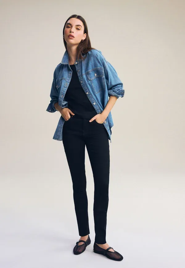 Джинсы стандартные супермягкие slim fit Next, черный — фото 2
