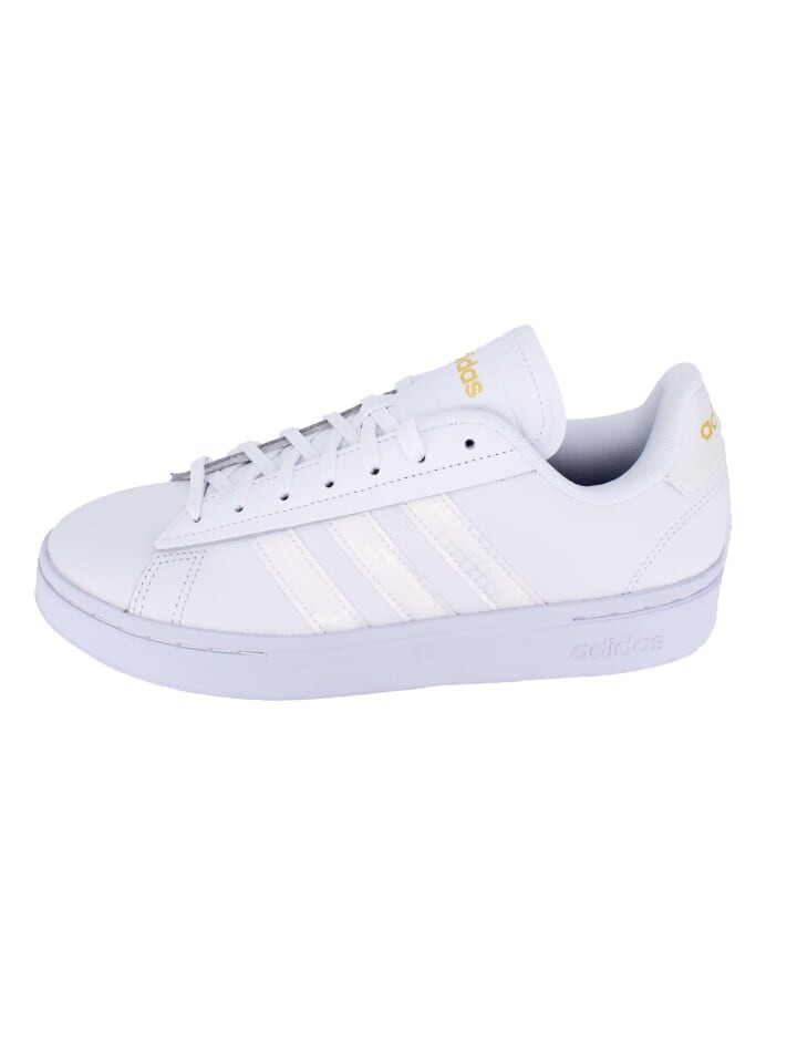 

Кроссовки на шнуровке adidas, белый