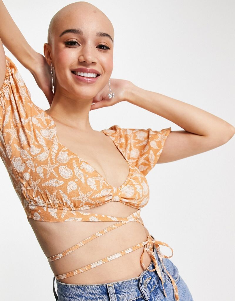 

Розовый топ со сборками и принтом в виде звезд Pull&Bear — часть комплекта