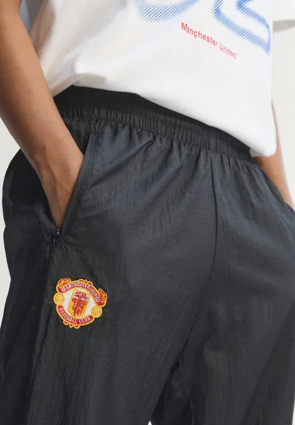 Штаны Manchester United Woven Pant 90 Club Wear Adidas Originals, черный — фото 3