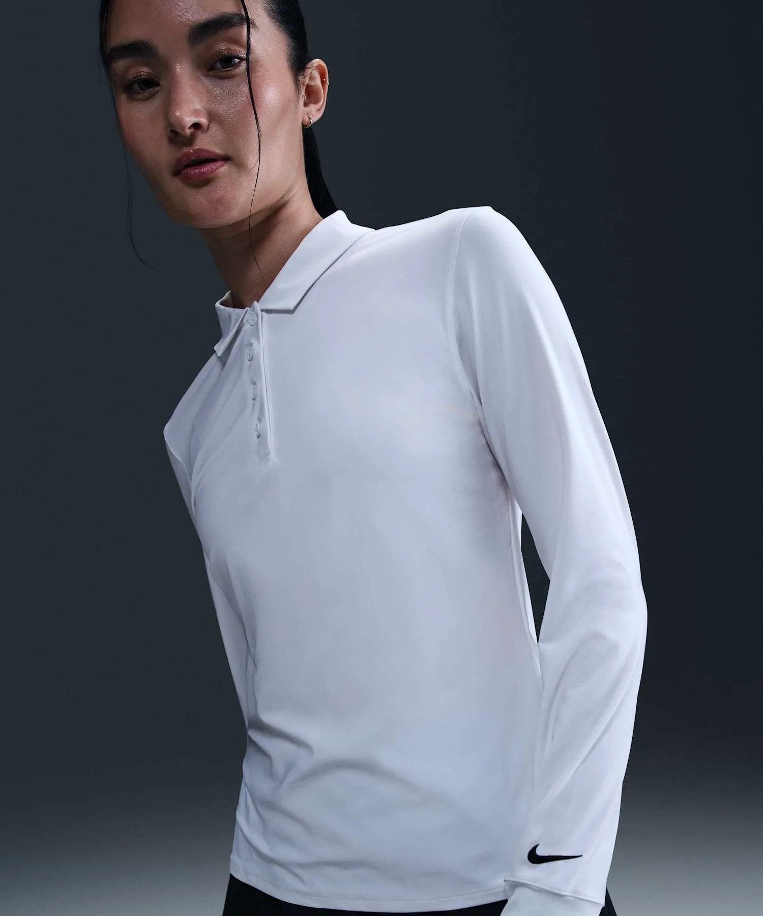 Женская поло-рубашка Nike Victory Dri-FIT с длинными рукавами, модель FQ1571-100, белая.