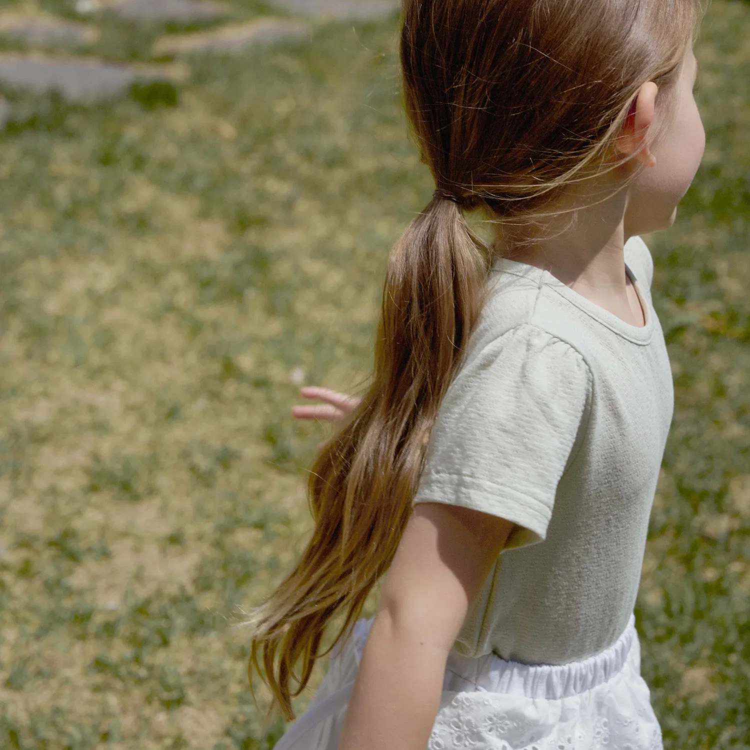 Детская футболка Eyelet цвета мох от Meri And — фото 3