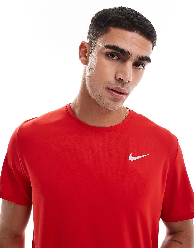 

Футболка Miler Dri-FIT красного цвета Nike Running