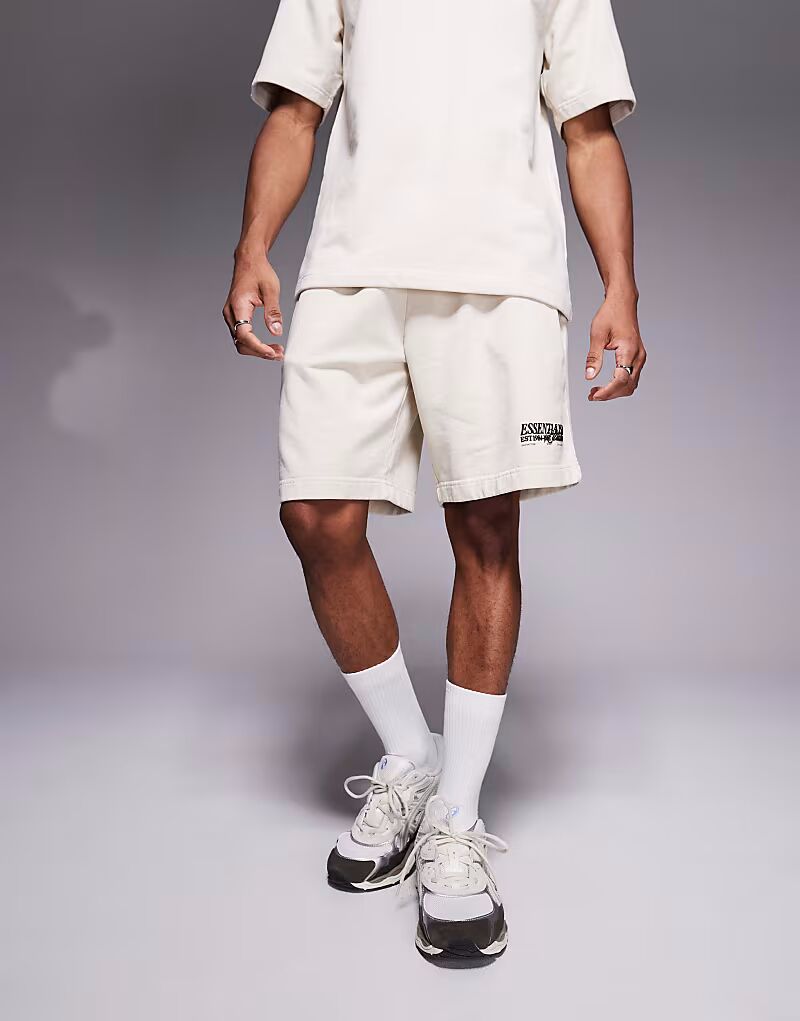 

Трикотажные шорты с петлевой спинкой цвета кремовый River Island