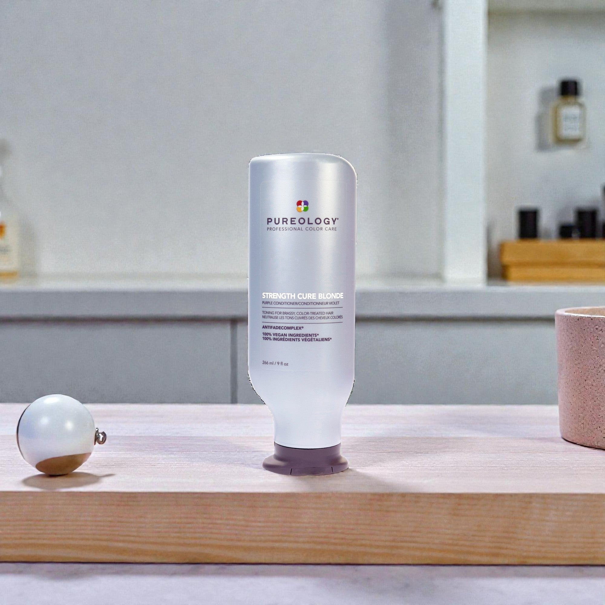 Кондиционер для волос Strength Cure Blonde от Pureology, подходит как для мужчин, так и для женщин - 255 мл (9 унций), прозрачный — фото 2