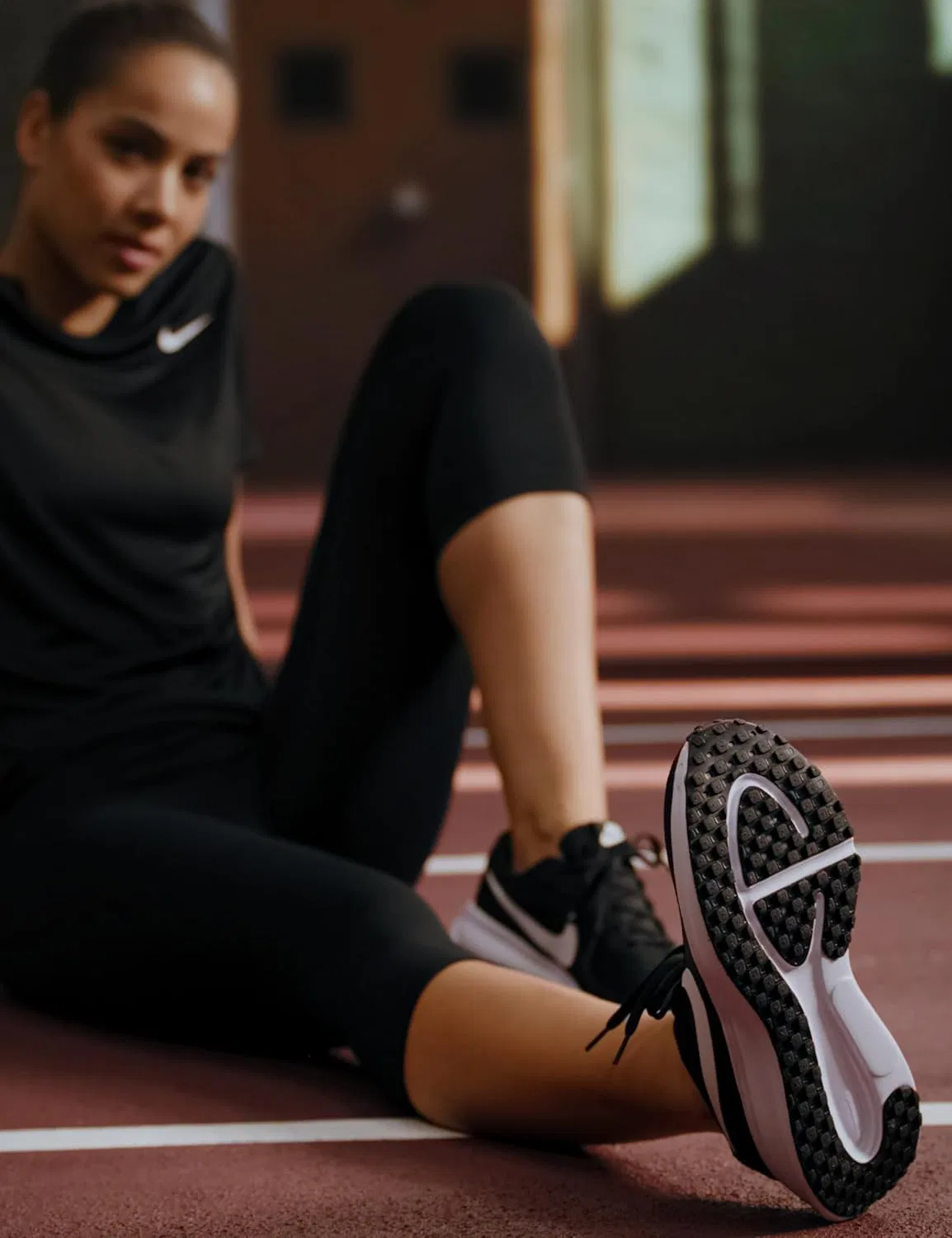 Женские беговые кроссовки NIKE Revolution 8 Road, Black White Iron Grey. — фото 3