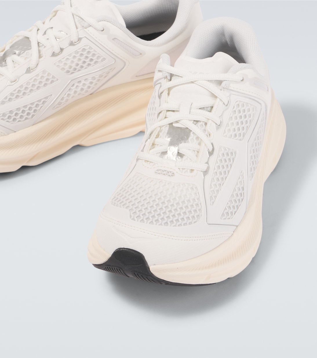 Беговые кроссовки Clifton One9 Hoka One One, Frost/Cosmic Grey — фото 3