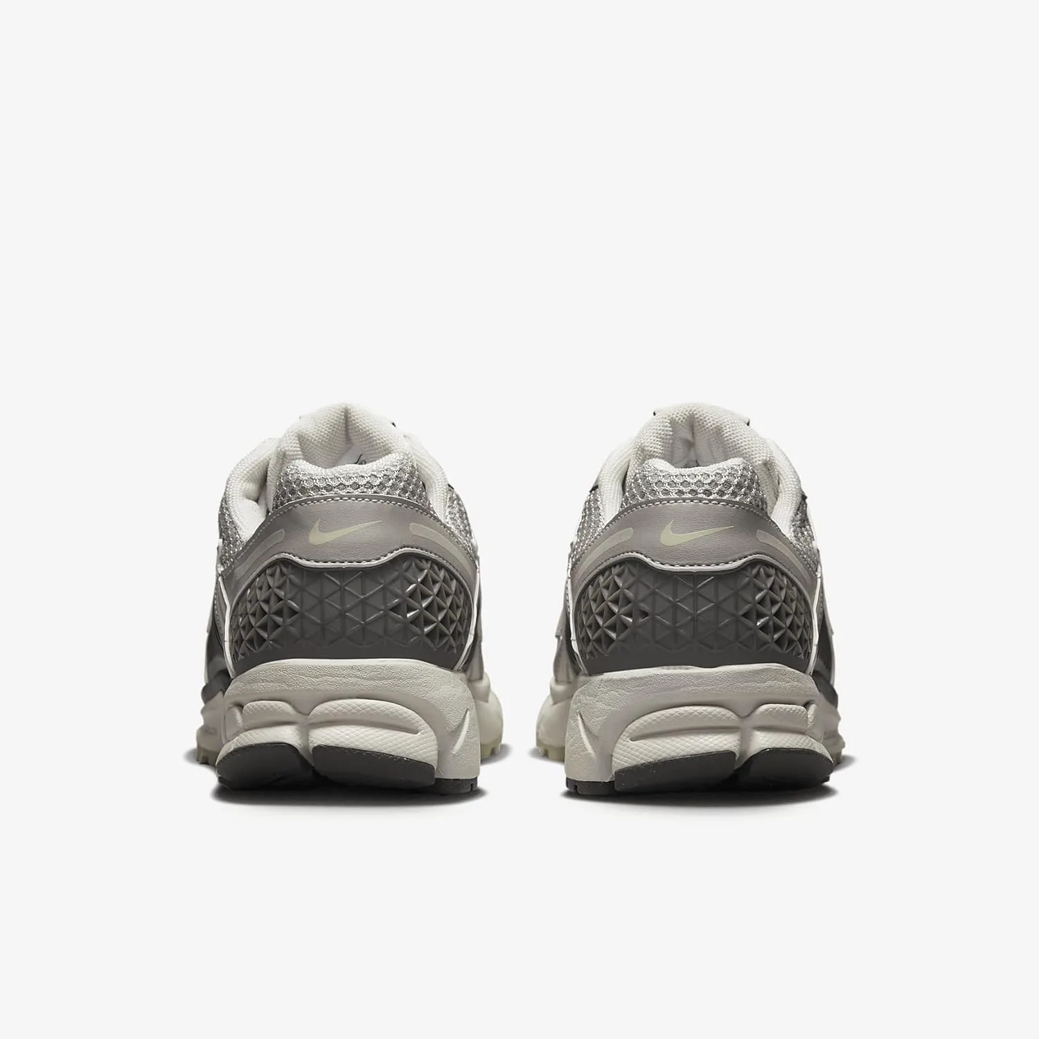 Женские кроссовки для бега Nike Zoom Vomero 5 — фото 4