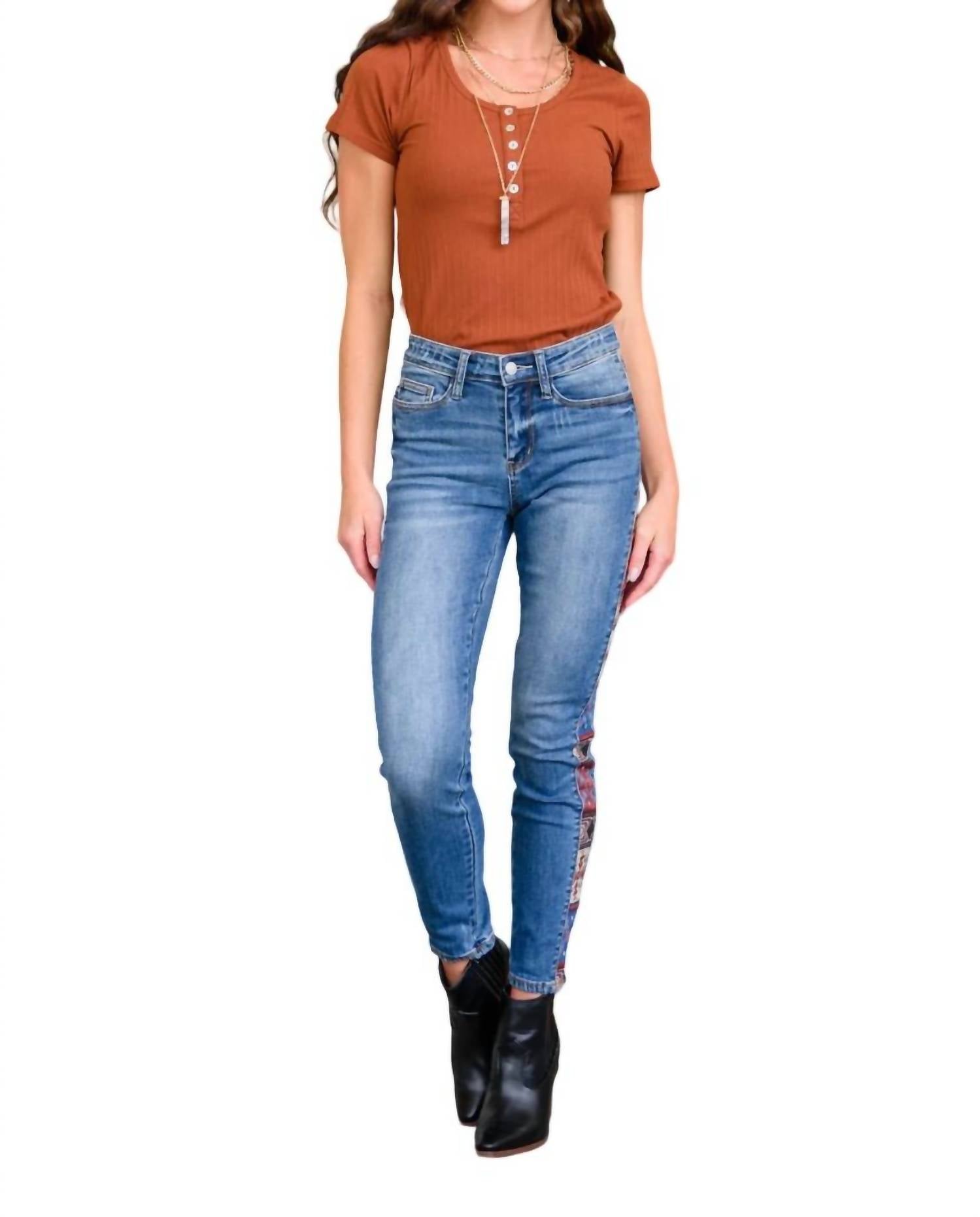 

Свободные джинсы с принтом в стиле вестерн, темного цвета Judy Blue, цвет dark wash