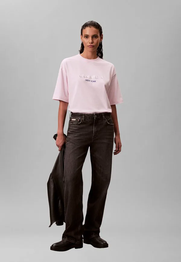 Футболка с принтом в виде пайеток и логотипа Calvin Klein, Pearly Pink — фото 2