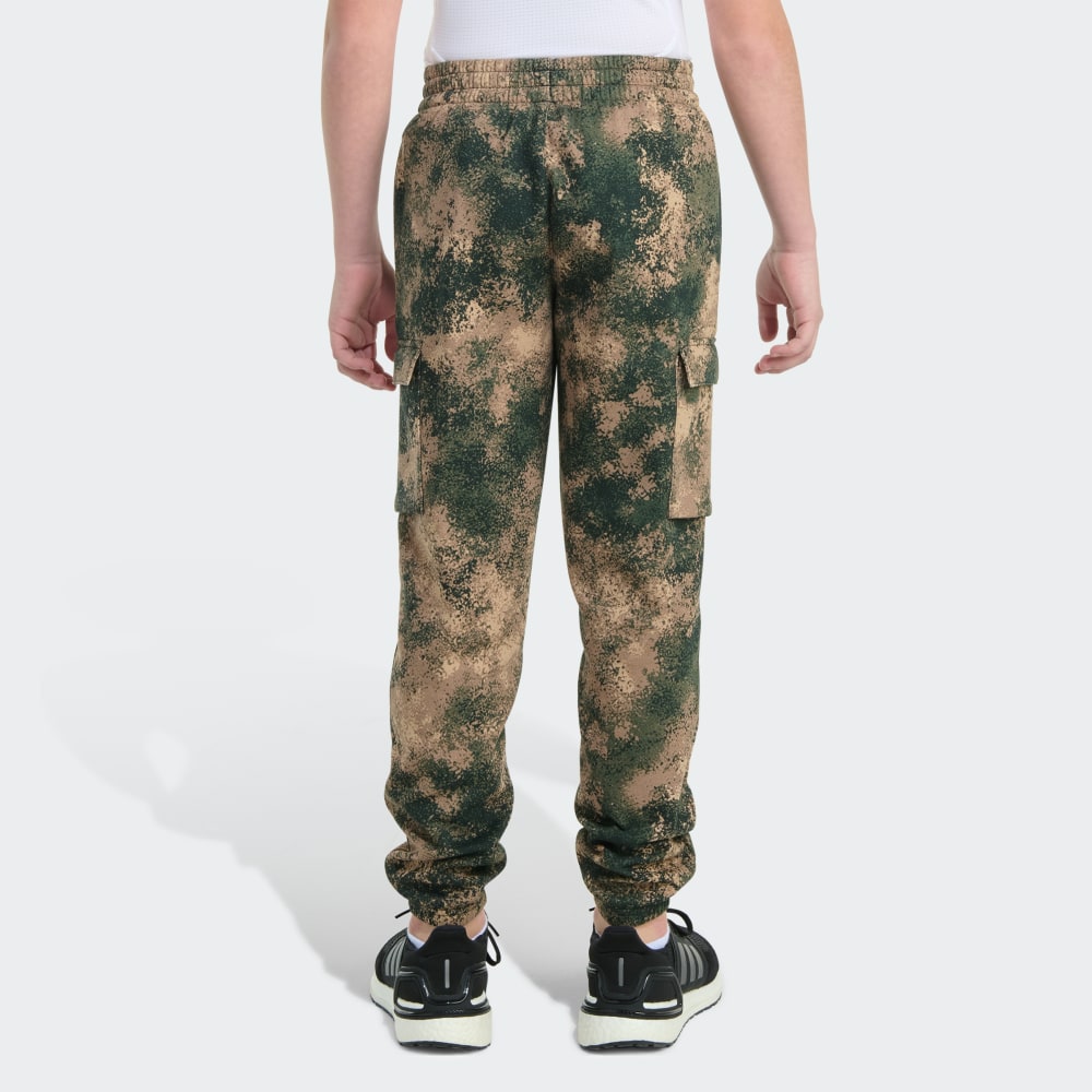 Спортивный костюм Adidas Elastic Waistband Woodland Camo Printed Cargo Joggers, цвет Sandstone — фото 2