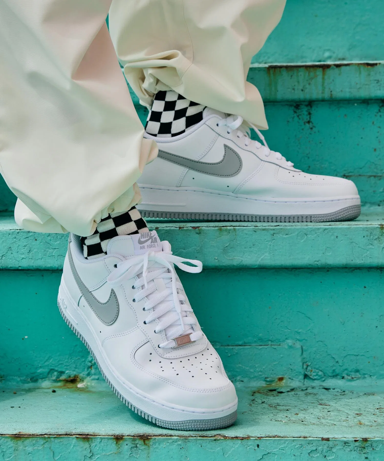 Мужские кроссовки Nike Air Force 1 '07 FJ4146-100 — фото 2