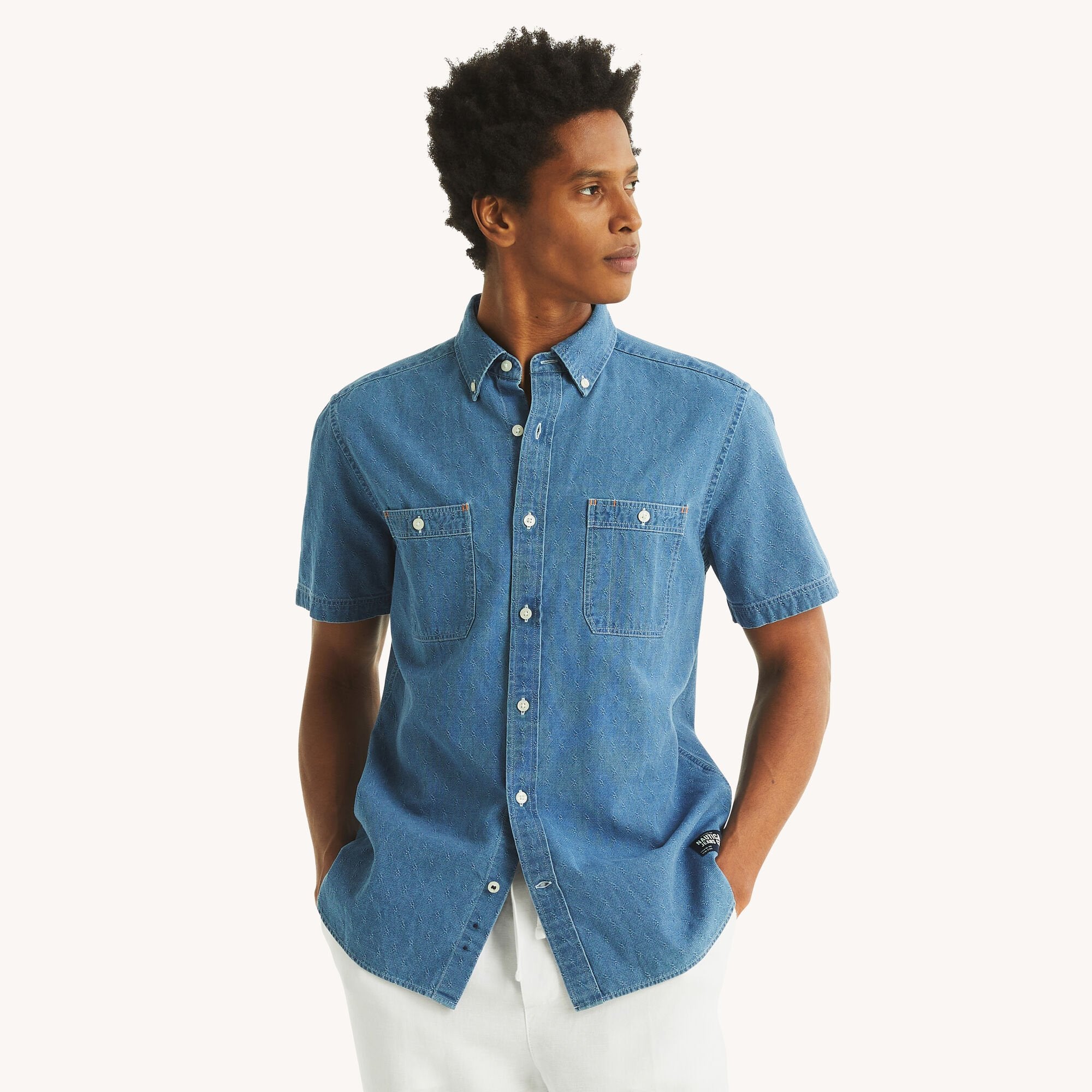 

Мужская рубашка Nautica из шамбре с коротким рукавом, цвет blue bonnet