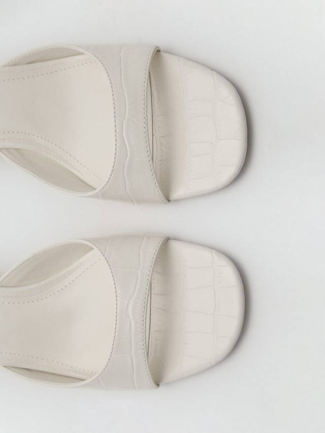 Сандалии Lidia на низком каблуке kitten heel Mango, White — фото 4