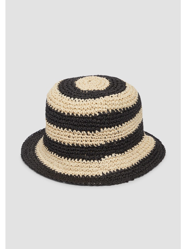 

s.Oliver Шапка 99G7_черного цвета