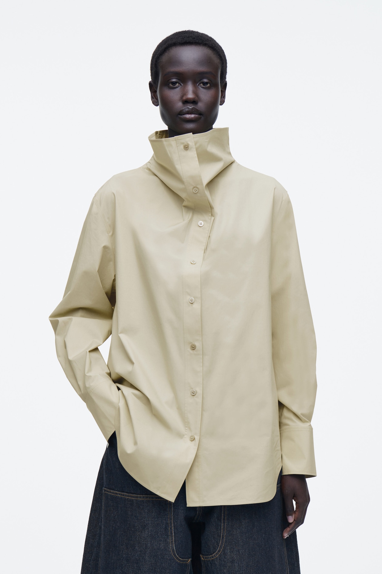 

Рубашка с высоким воротником – relaxed fit COS, хаки