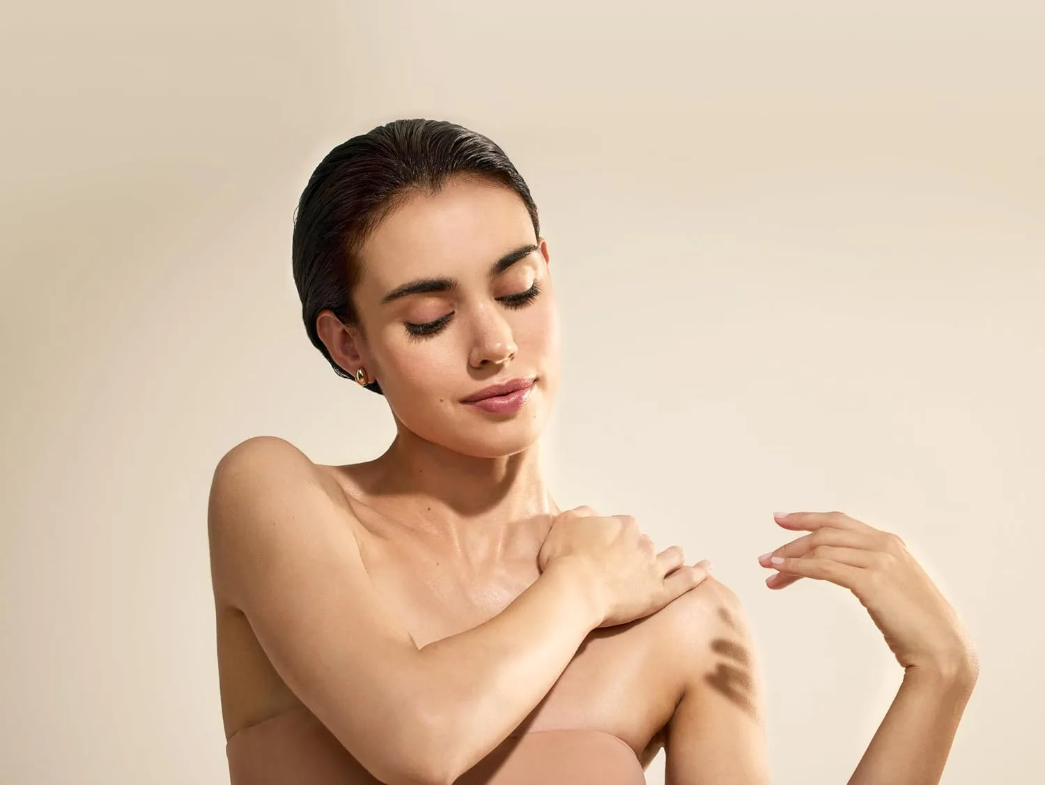 m-61 Perfect Shimmer Body Oil | Увлажняющее масло для тела с легким мерцанием для бархатистой гладкости кожи. Содержит витамин Е, масло жожоба и алоэ. Подходит для всех типов кожи. 3,4 жидких унции 100 мл (1 шт.), Green — фото 3