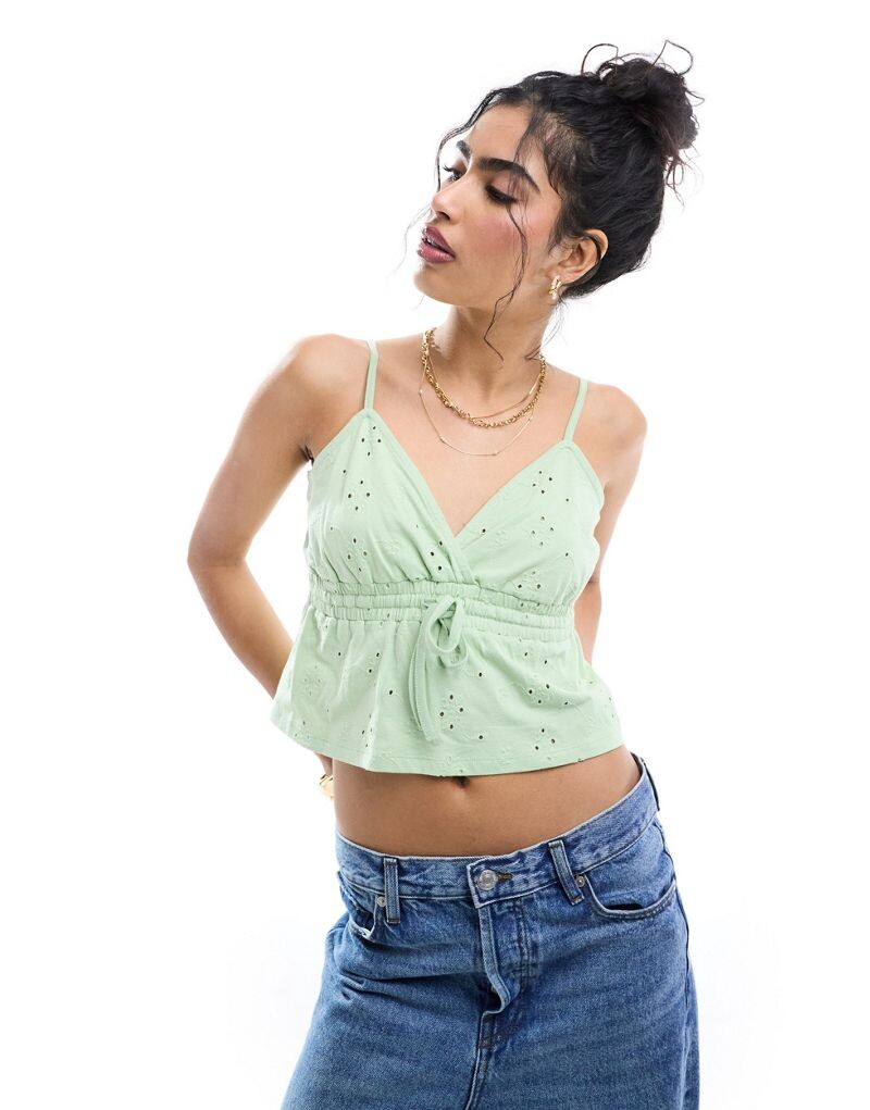 

Топ с бретельками на шее и английской вышивкой ASOS DESIGN