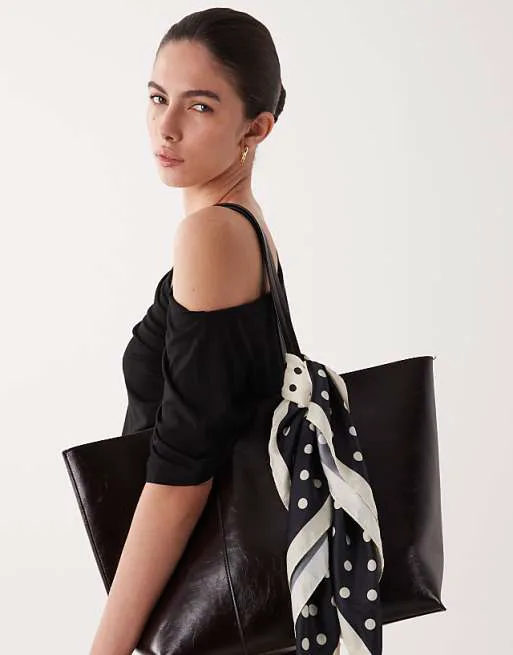 

Бежевый атласный шарф-сумка в горошек Mango