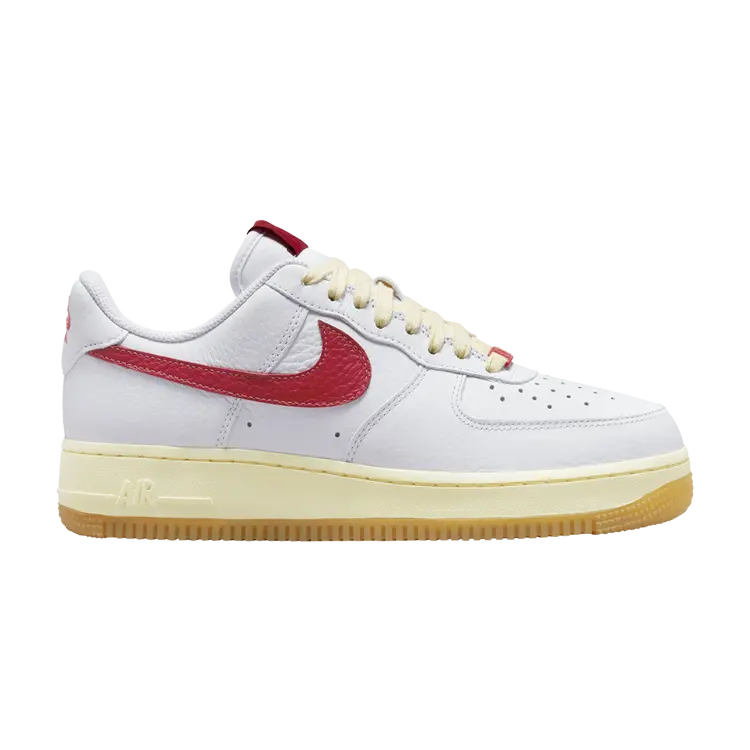 

Кроссовки Nike Wmns Air Force 1, белый