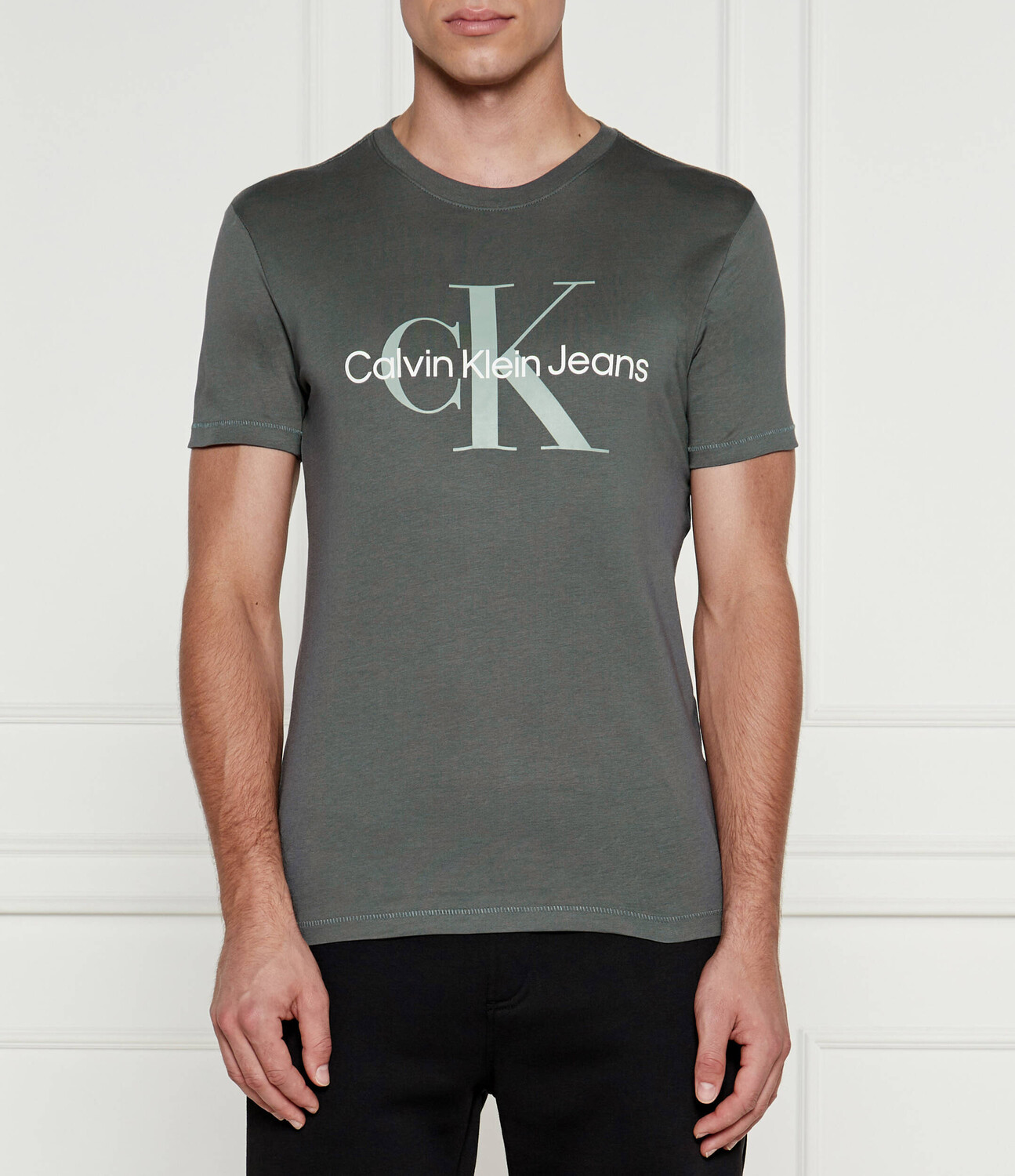 

Футболка CALVIN KLEIN JEANS Slim Fit, серый