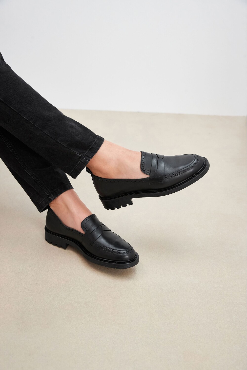 

Кожаные мокасины Forever Comfort на толстой подошве и броги Next, черный