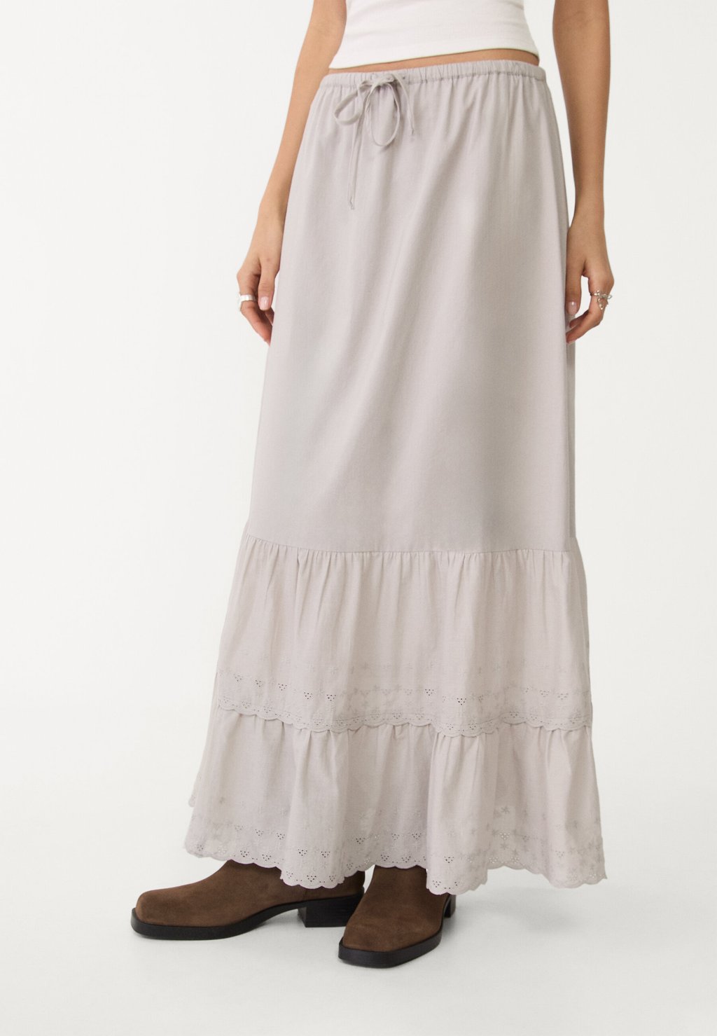 

Юбка макси FLOWING EMBROIDERED MIDI Stradivarius, светло-серый