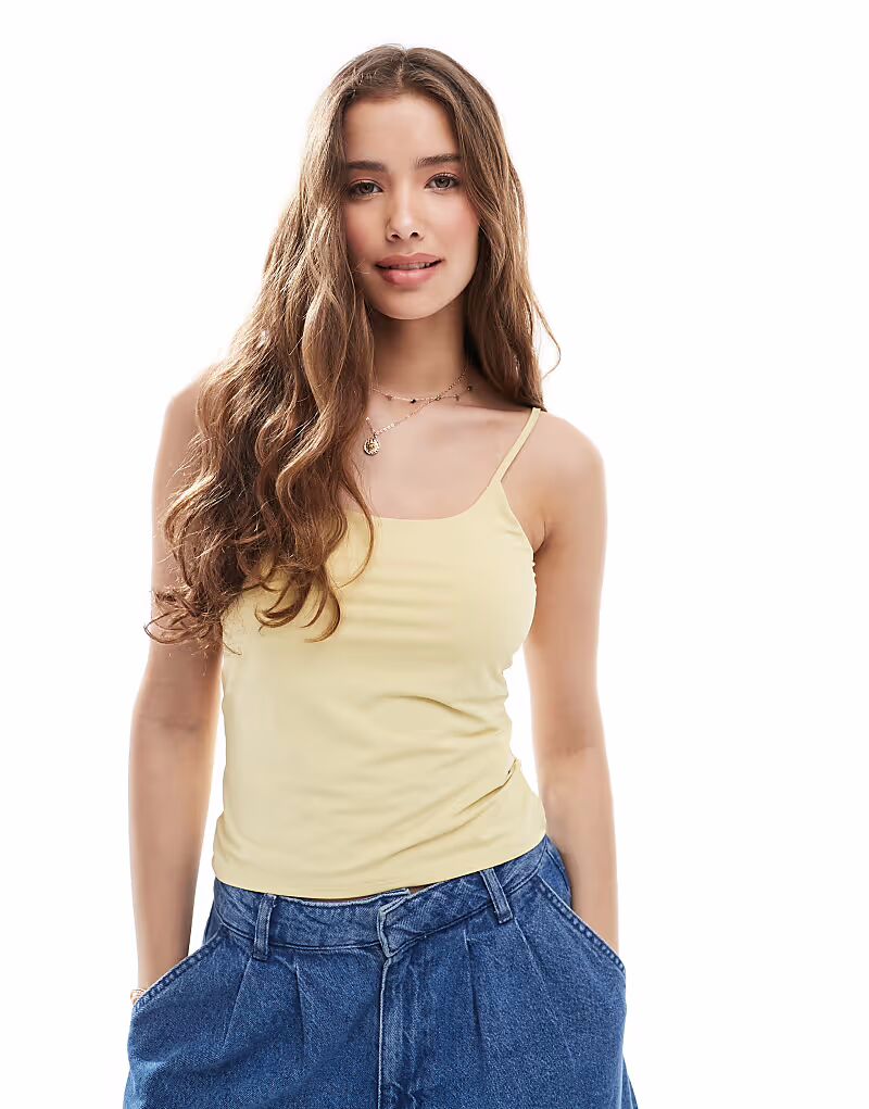 

Топ Pull&Bear из полиамида с бретельками и рельефным узором бледно-желтого цвета