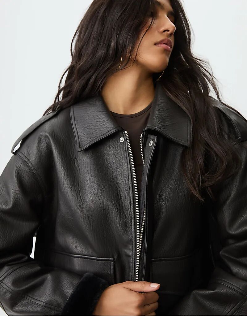 

Куртка Stradivarius Contrast из искусственной кожи черного цвета