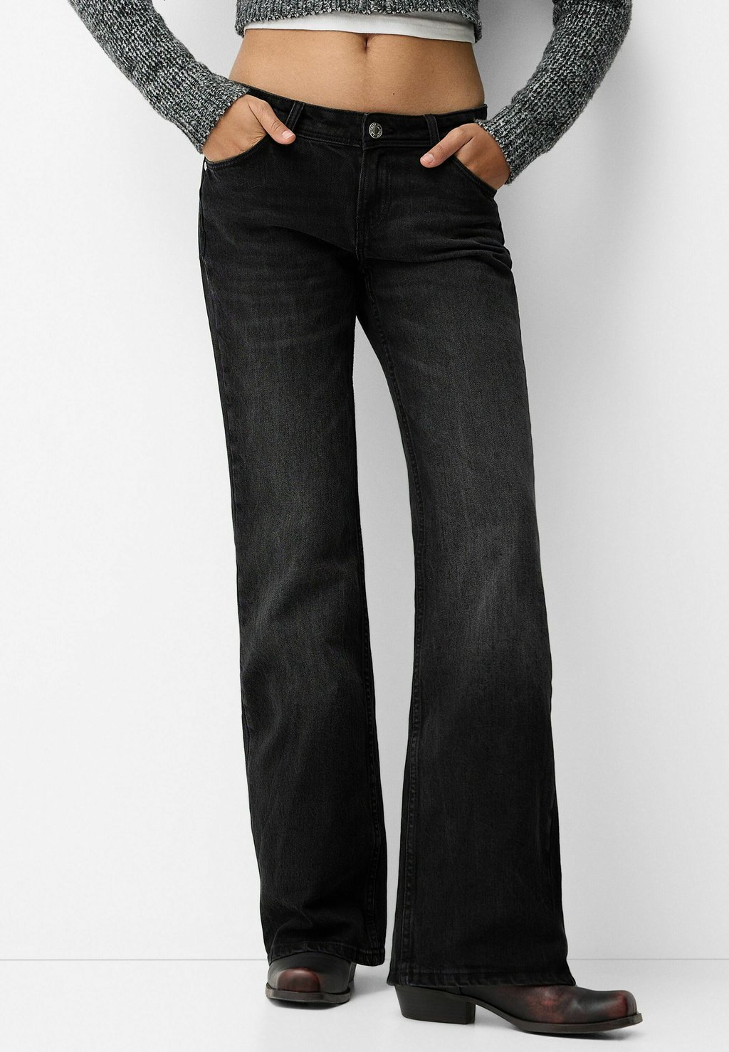 

Джинсы Bootcut Bershka, черный