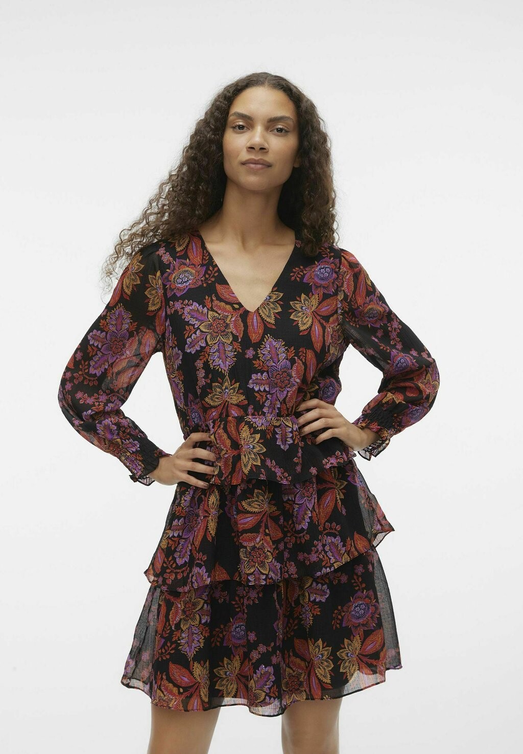 

Летнее платье Kara L/S V-Neck Vero Moda, черный