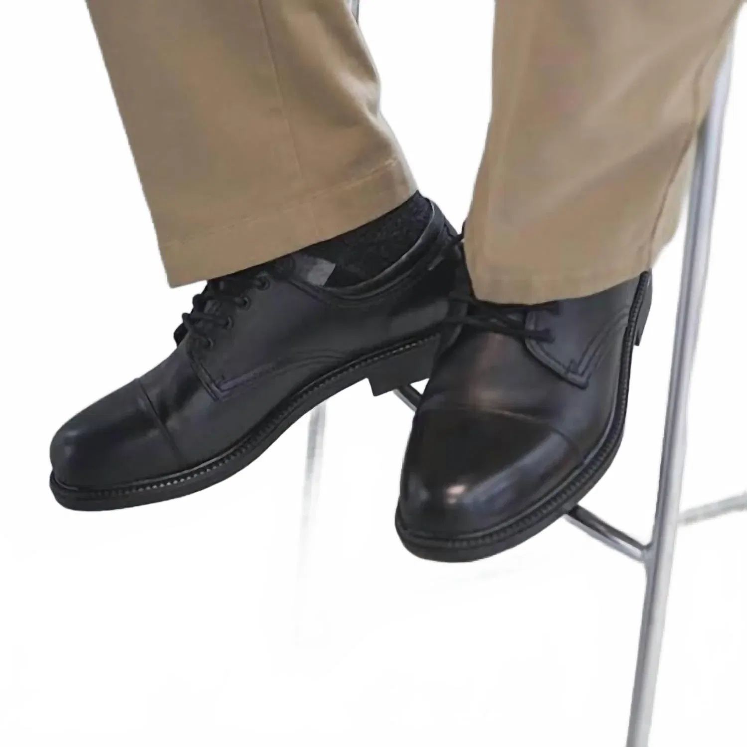 Dockers Мужские кожаные повседневные туфли-оксфорды Gordon с перфорированным носком, черные — фото 4