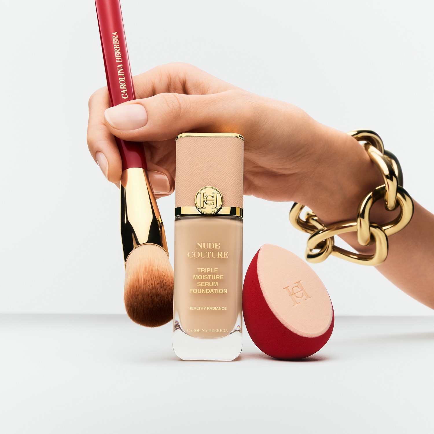 Кисть для лица face brush Carolina Herrera, количество 1 шт. — фото 4