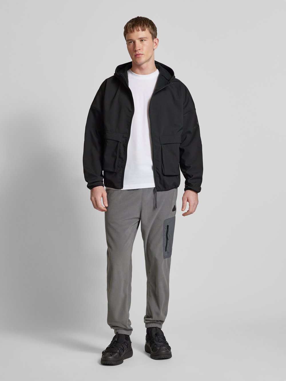 

Куртка с накладными карманами с клапанами ADIDAS SPORTSWEAR, черный