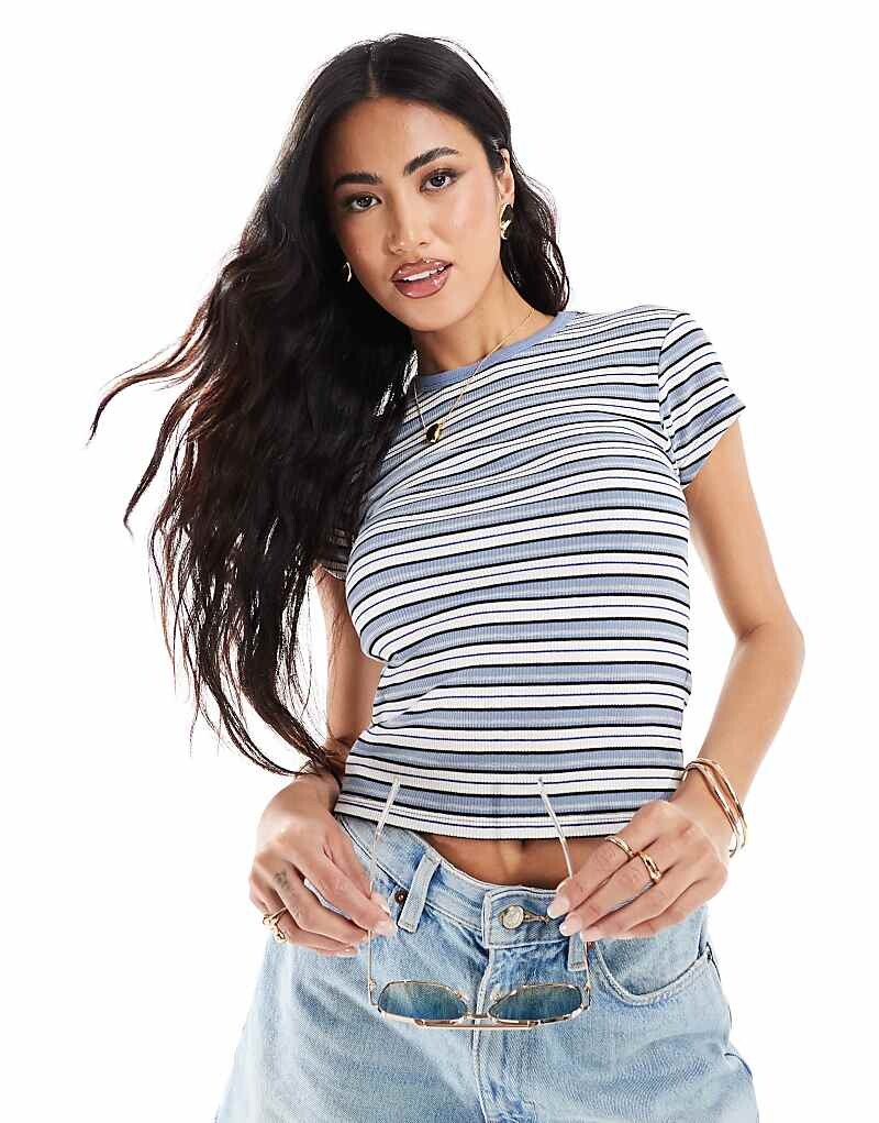 

Укороченная футболка в синюю полоску River Island