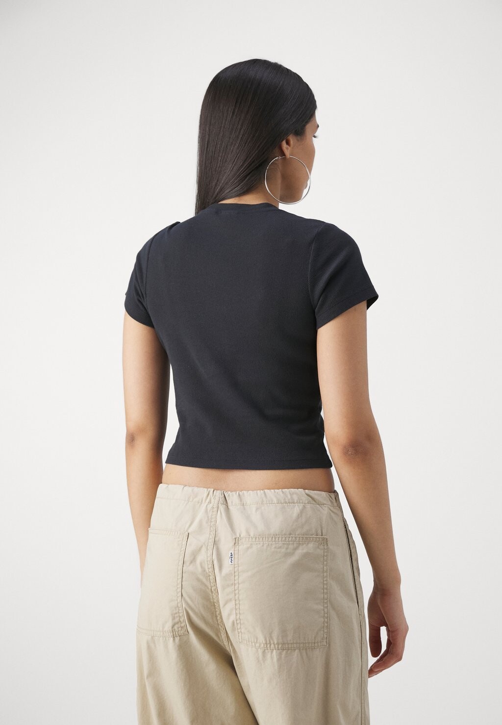 Базовая футболка ESSENTIAL SPORTY TEE Levi's, цвет caviar — фото 4