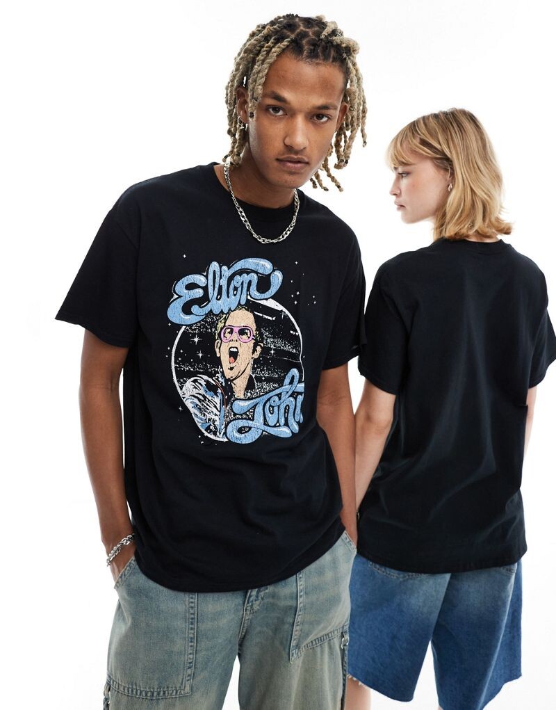 

Reclaimed Vintage Unisex — черная футболка с лицензионным принтом Элтона Джона