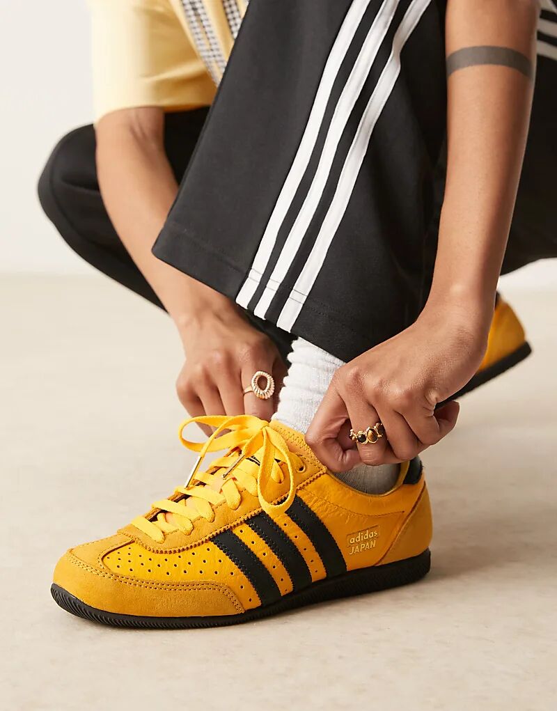 

Кроссовки adidas Originals Japan желтого и черного цветов