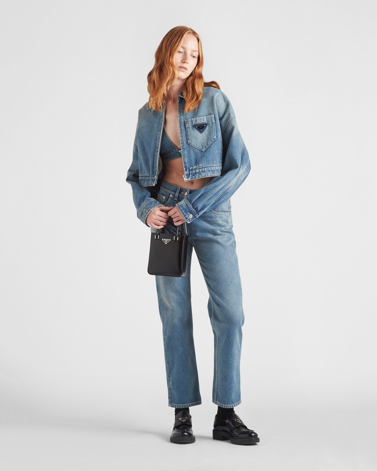 Укороченная джинсовая куртка из органического денима Prada, средне-синий — фото 2