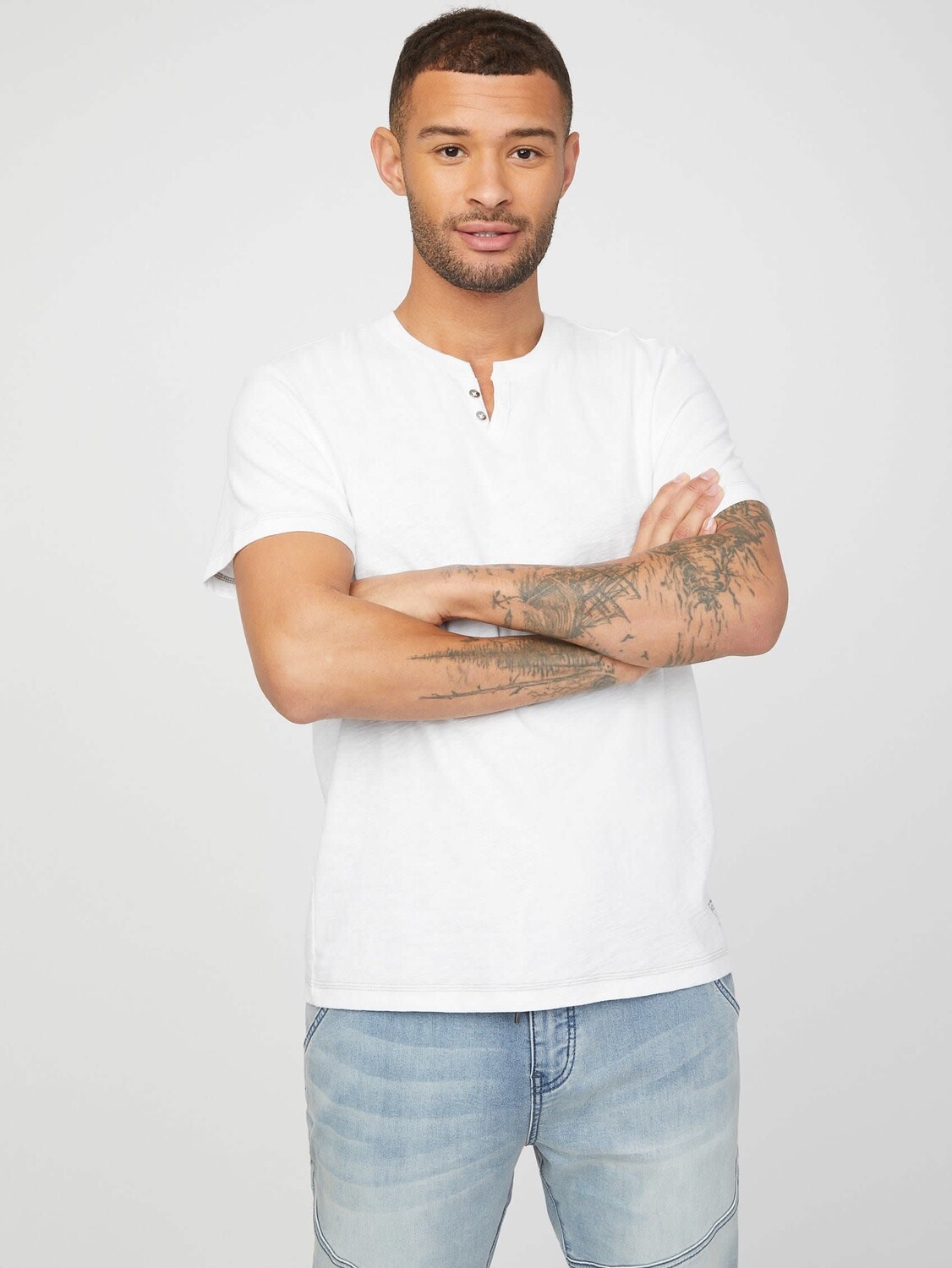 

Футболка Eco Ricky с разрезом Guess Factory, цвет Pure White