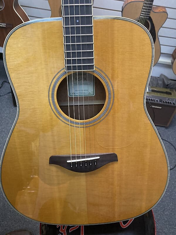 

Акустическая гитара Yamaha FG-TA TransAcoustc Dreadnought- Vintage Tint