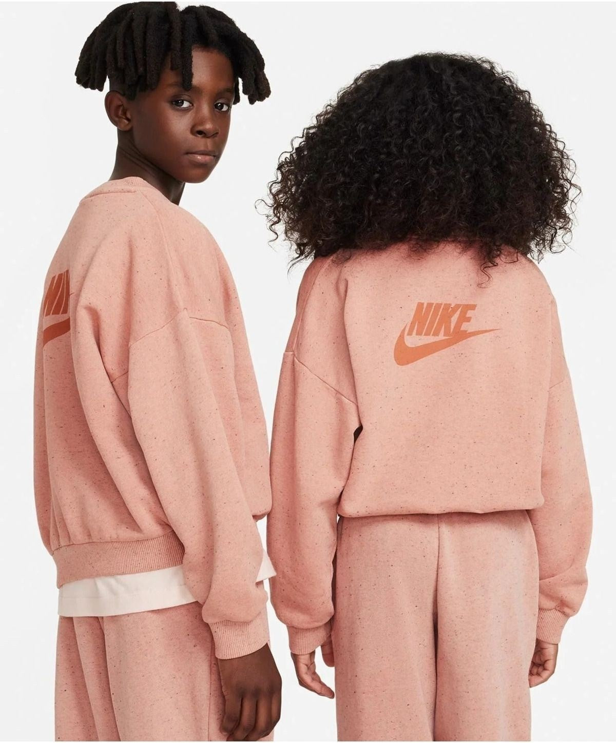 Детская толстовка Nike DQ9002-872 с длинным рукавом и круглым вырезом, цвет «ржавый оксид» (GBO154) — фото 2