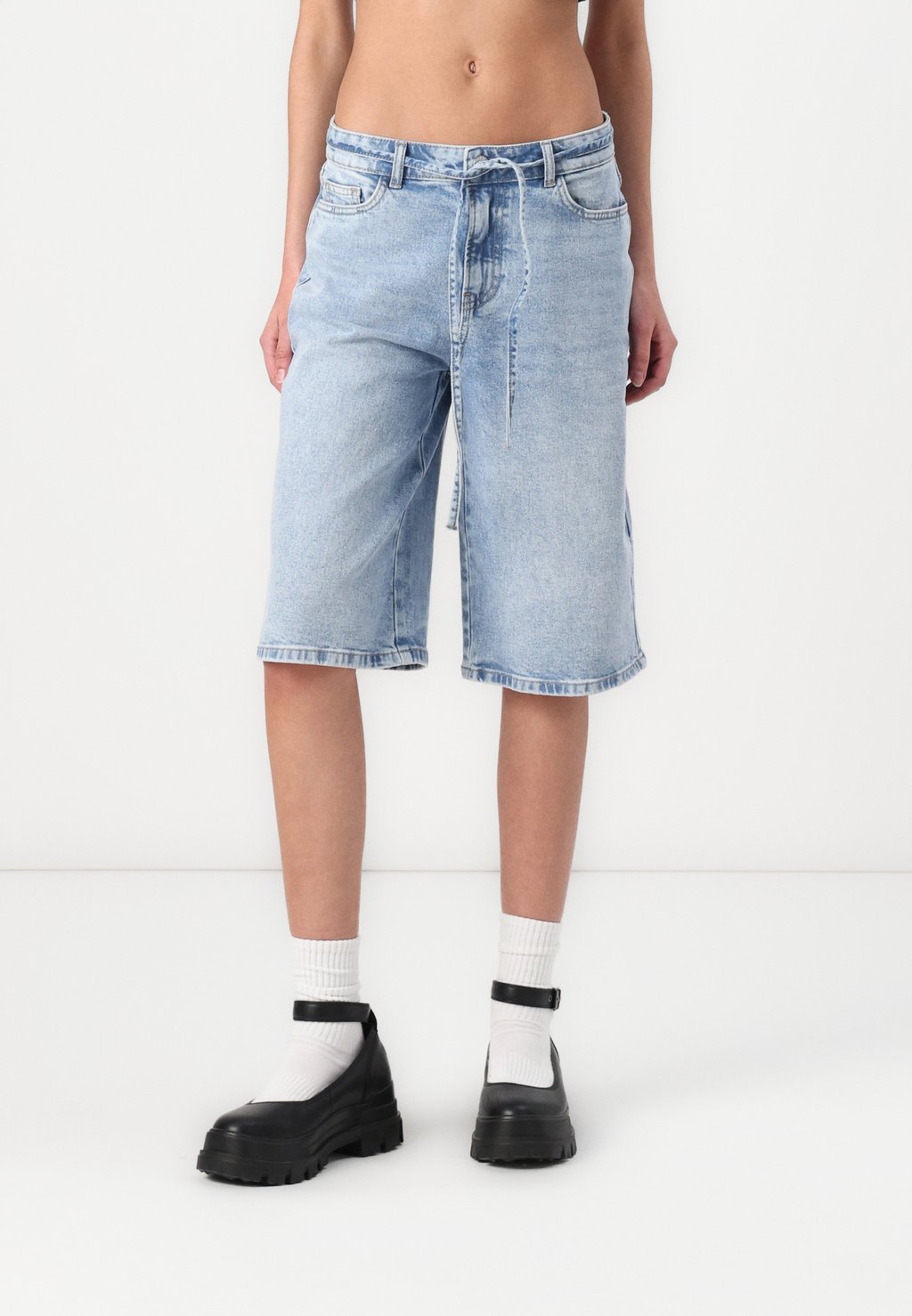 

Джинсовые шорты PCSELMA WIDE Pieces, цвет Light Blue Denim