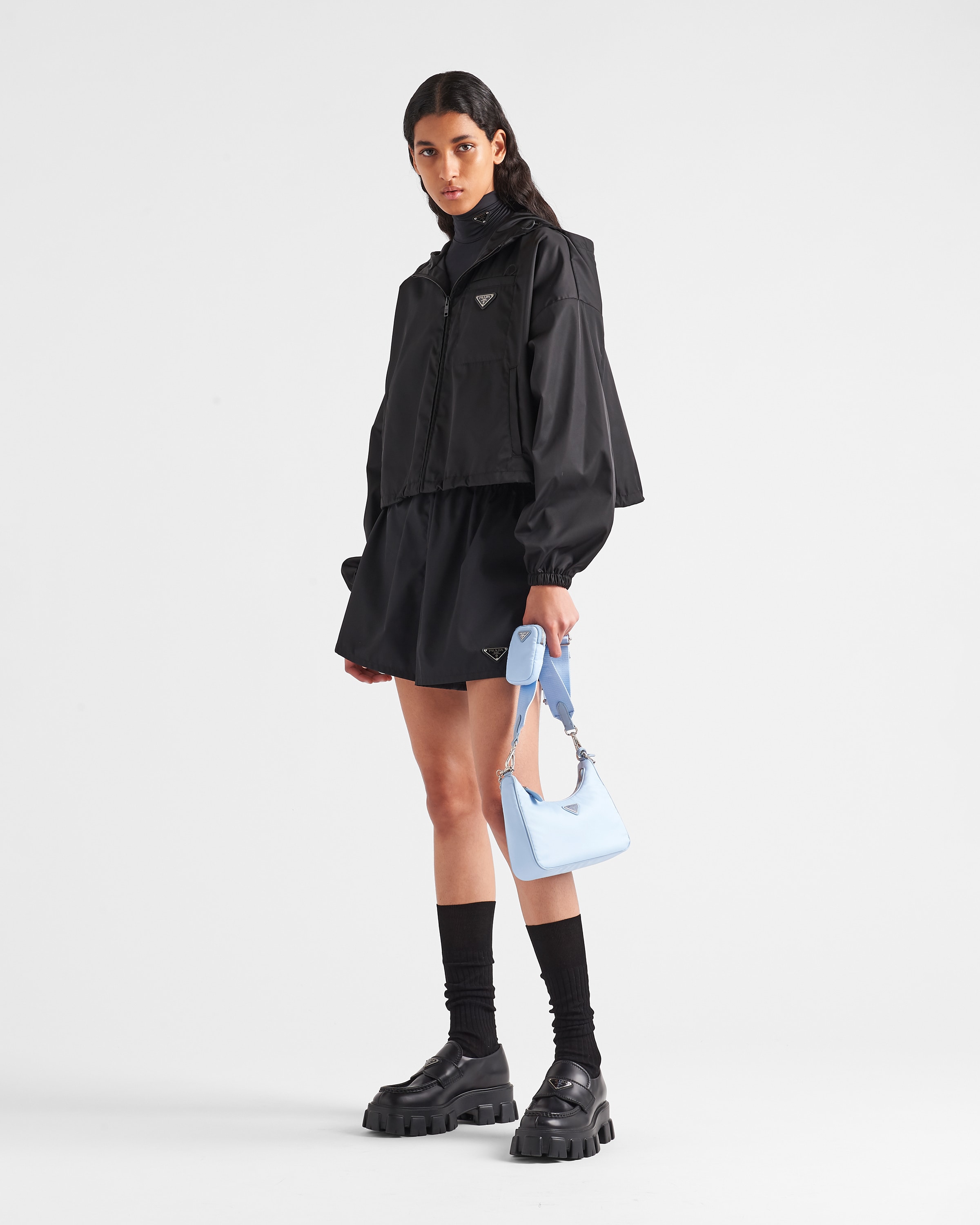 Укороченная куртка из переработанного нейлона Prada, черный — фото 2