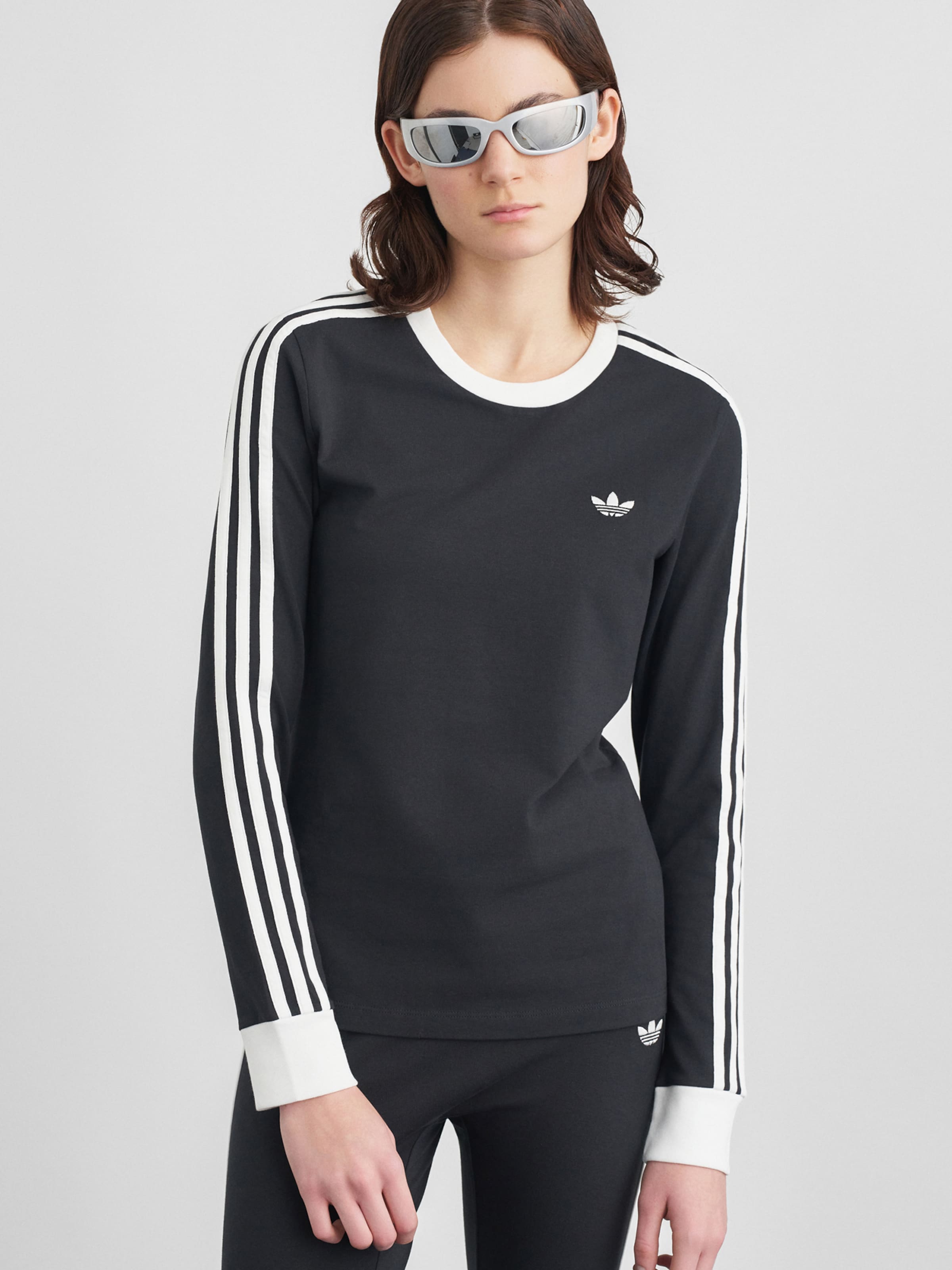Adidas Originals Лонгслив в черном цвете — фото 2