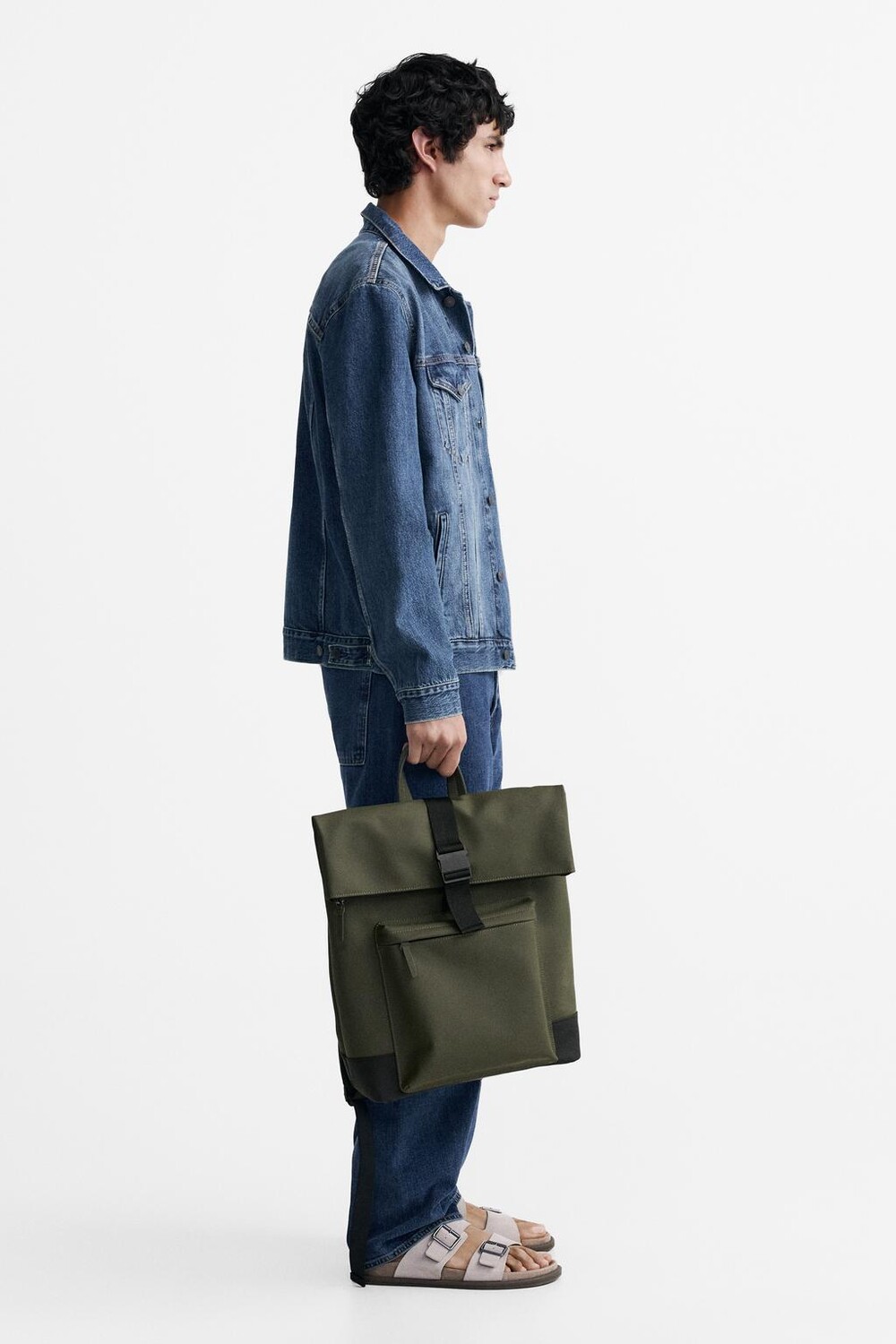 

Рюкзак прорезиненный с клапаном ZARA, хаки зеленый