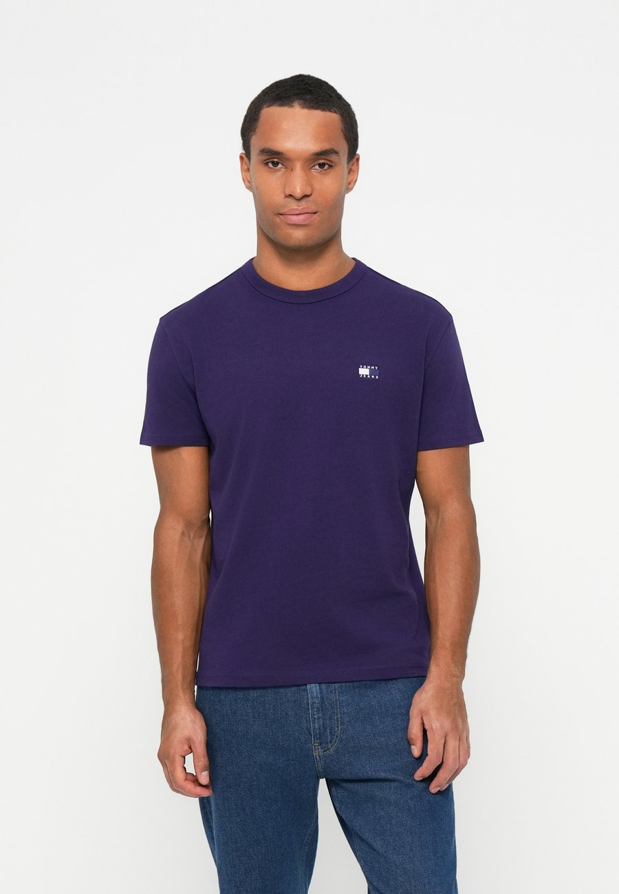 

Футболка Tommy Jeans BADGE TEE, Nocturnal Purple Tonal/Purple