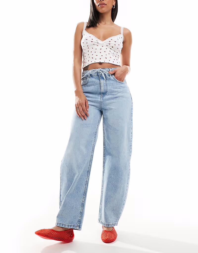 

Джинсы-бочонки ASOS DESIGN светло-коричневого цвета с поясом