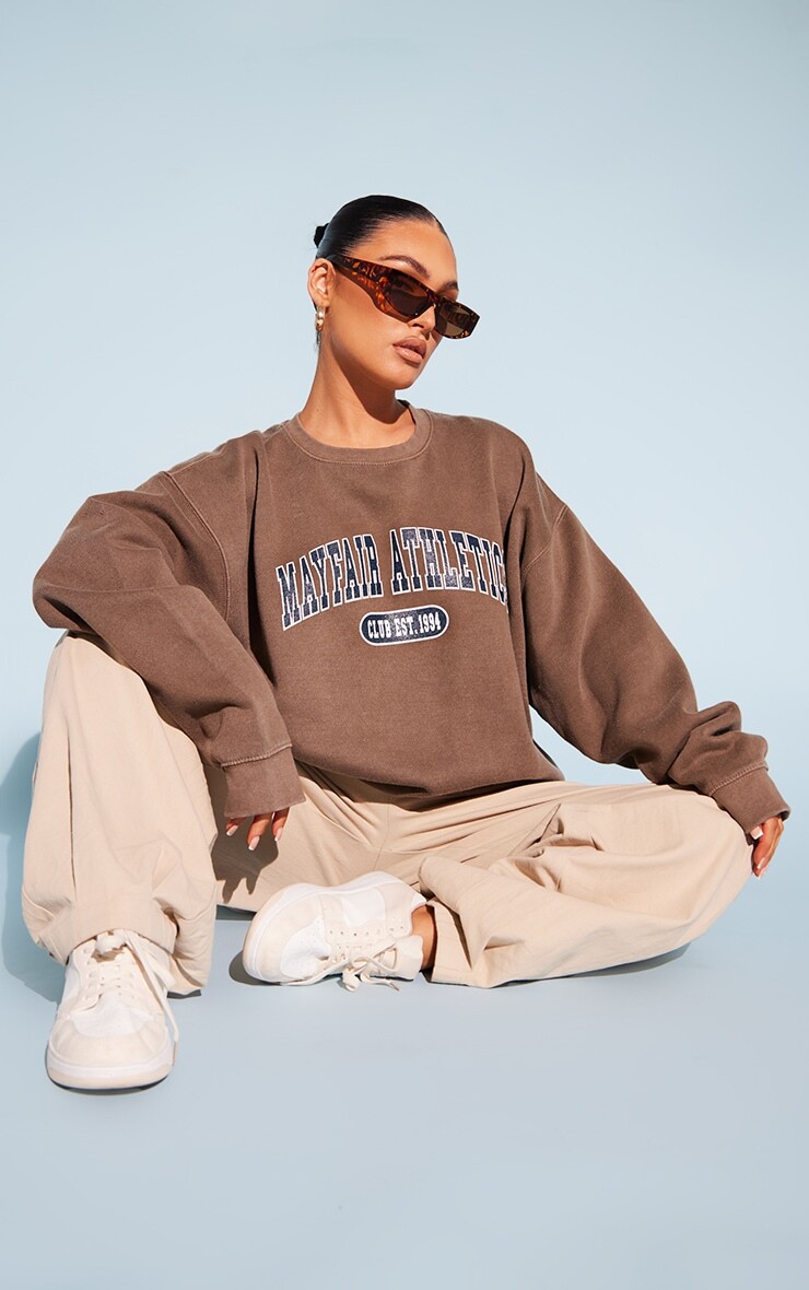 

PrettyLittleThing Толстовка оверсайз цвета Mayfair Athletics шоколадного цвета, Коричневый, PrettyLittleThing Толстовка оверсайз цвета Mayfair Athletics шоколадного цвета